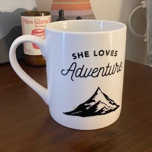 she loves adventure mug